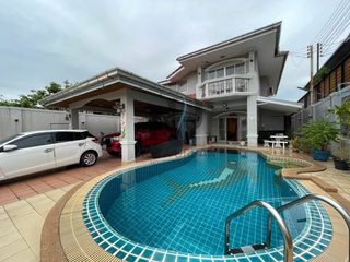 Villa en alquiler y en venta de 5 habitaciones en Bang Lamung, Chonburi