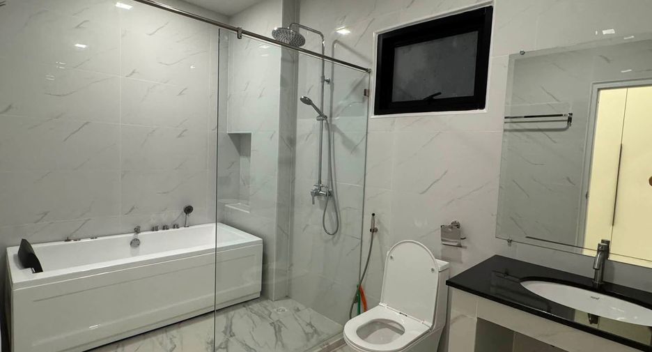 Haus zur Miete mit 5 Zimmer in Bang Lamung, Chonburi