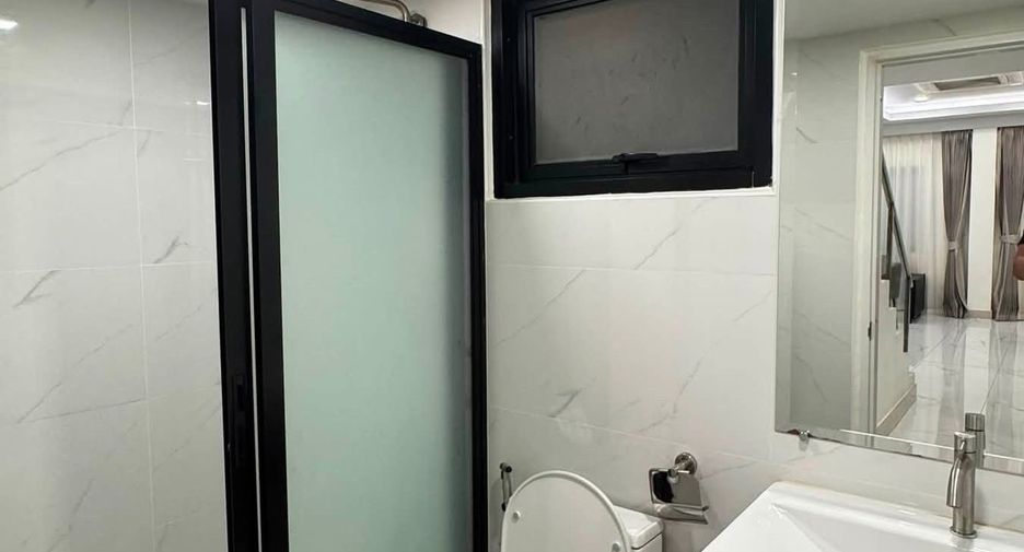 Haus zur Miete mit 5 Zimmer in Bang Lamung, Chonburi