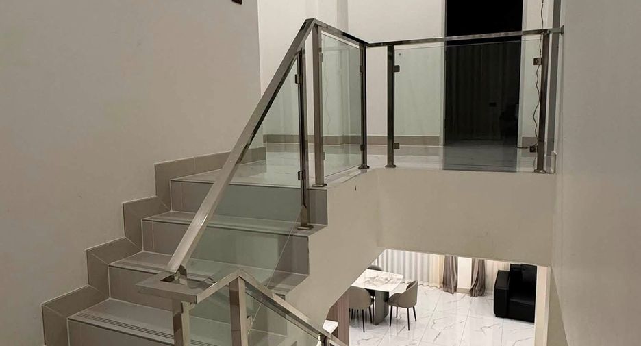 Haus zur Miete mit 5 Zimmer in Bang Lamung, Chonburi