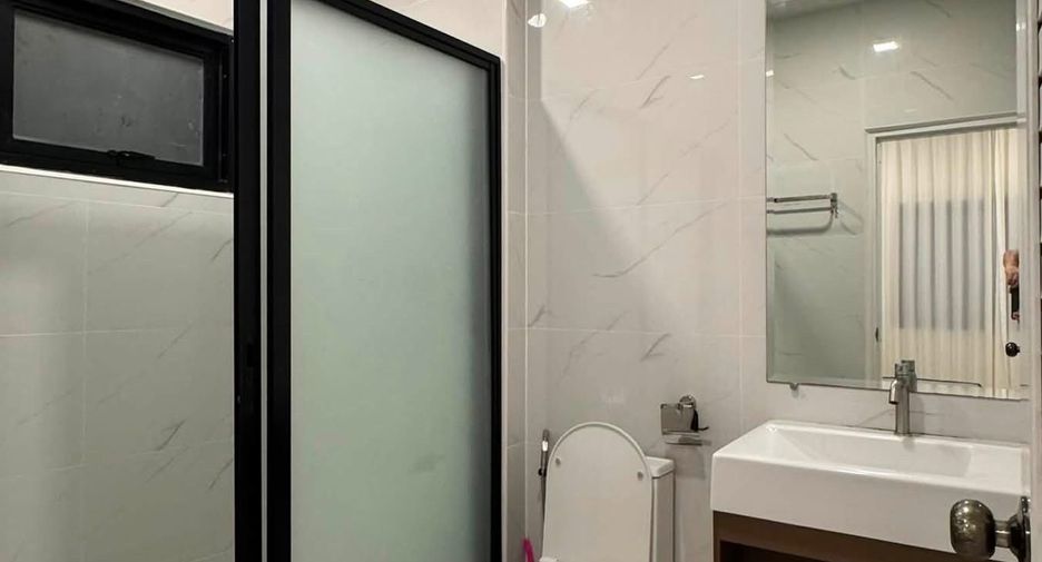 Haus zur Miete mit 5 Zimmer in Bang Lamung, Chonburi