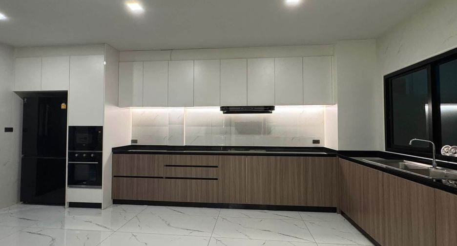 Haus zur Miete mit 5 Zimmer in Bang Lamung, Chonburi