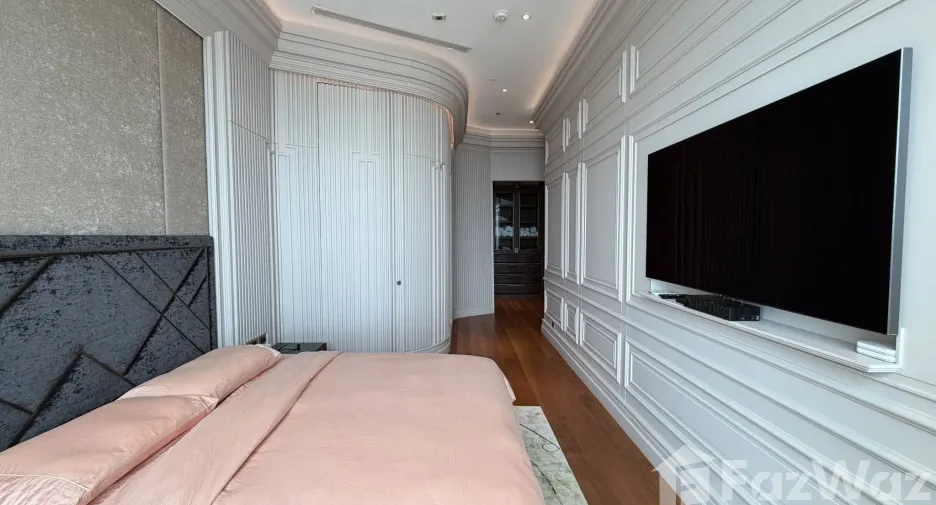 For sale 3 bedrooms condo in Khlong San, Bangkok
