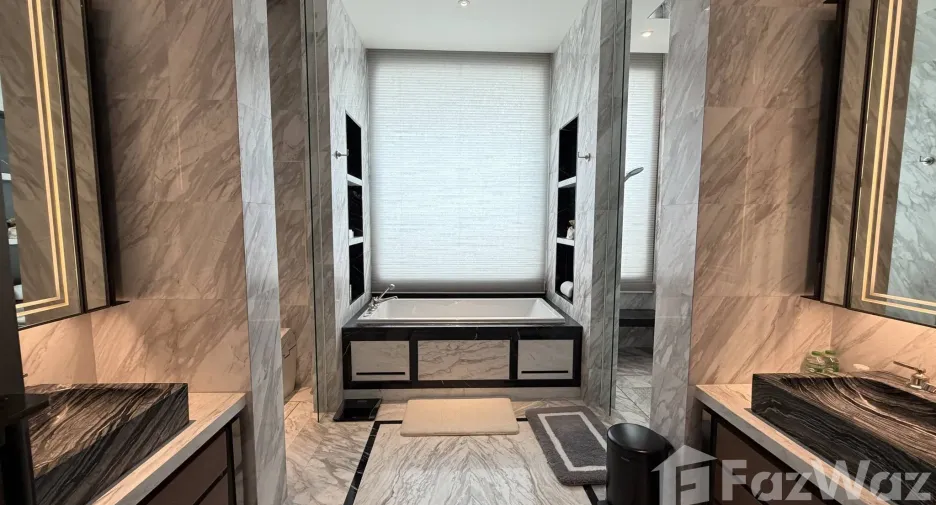 For sale 3 bedrooms condo in Khlong San, Bangkok