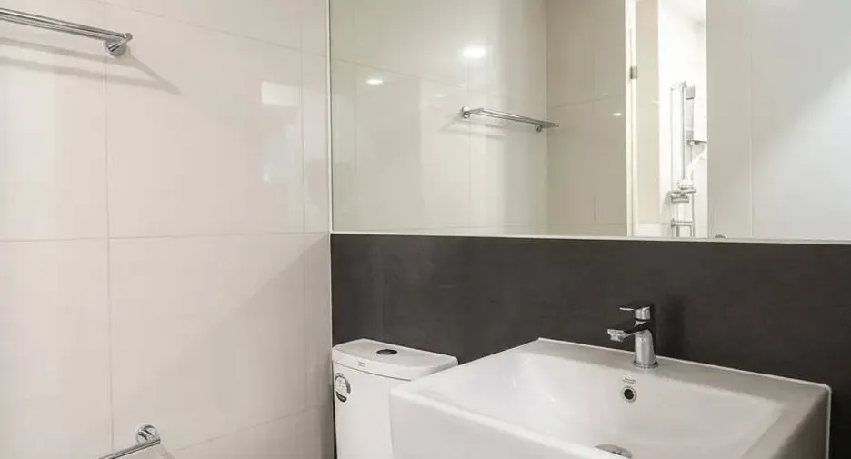For rent 1 bed condo in Phra Khanong, Bangkok