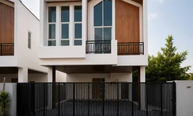For sale 3 bedrooms house in Wang Thonglang, Bangkok
