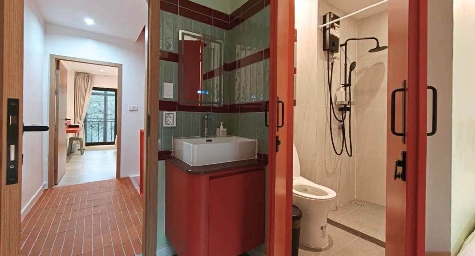 For rent 4 bedrooms townhouse in Phra Khanong, Bangkok
