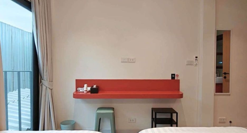For rent 4 bedrooms townhouse in Phra Khanong, Bangkok