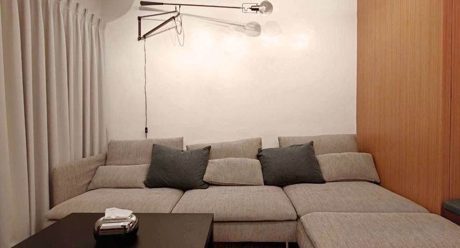 For rent 4 bedrooms townhouse in Phra Khanong, Bangkok
