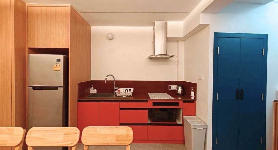For rent 4 bedrooms townhouse in Phra Khanong, Bangkok