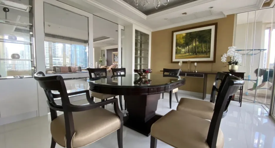For rent 4 bedrooms condo in Watthana, Bangkok