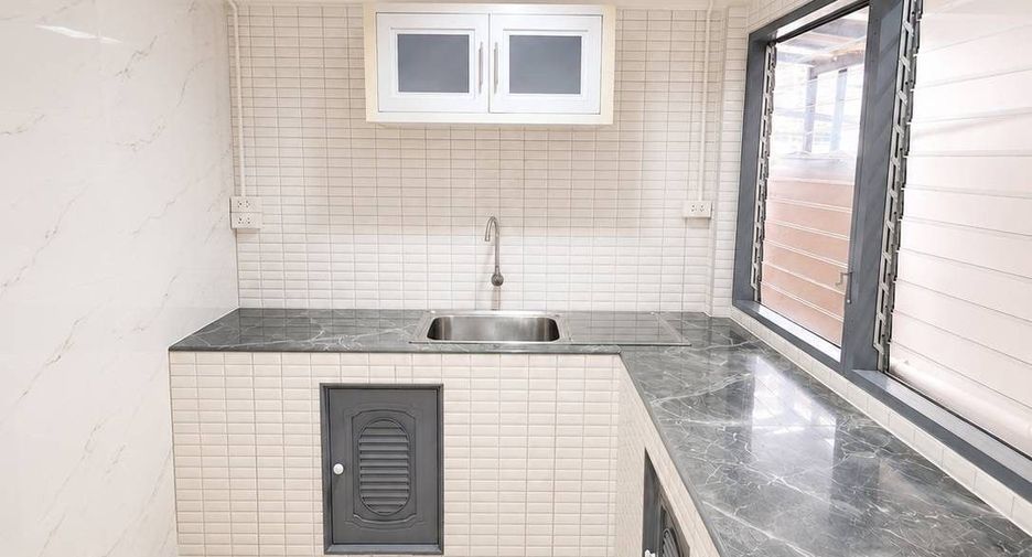 Haus zur Miete mit 3 Zimmer in Watthana, Bangkok