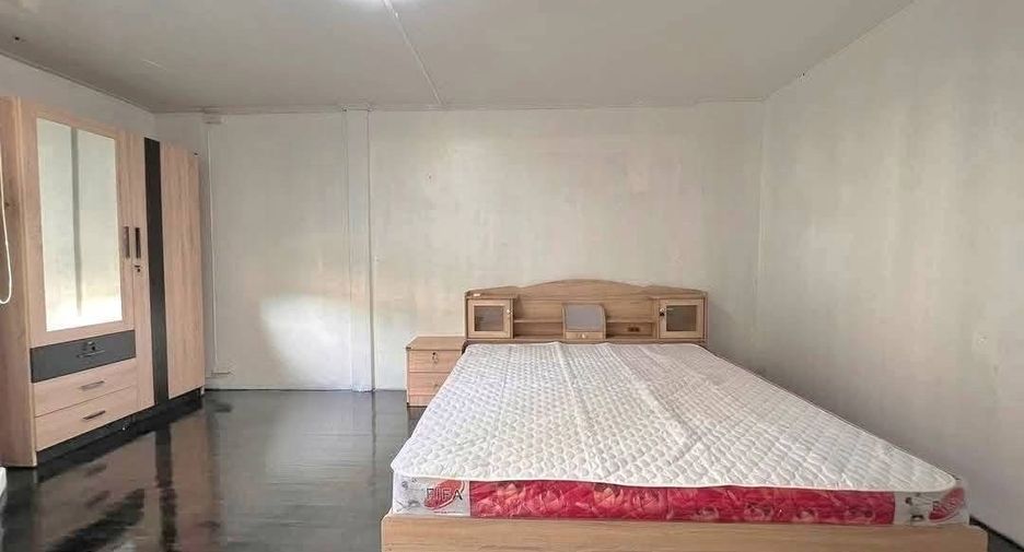 Haus zur Miete mit 3 Zimmer in Watthana, Bangkok