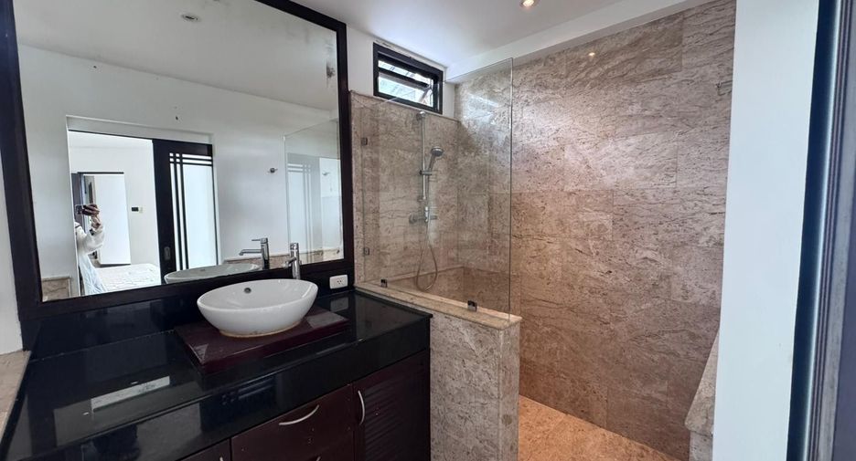 À vendre et à louer 3 chambres villa à Kathu, Phuket