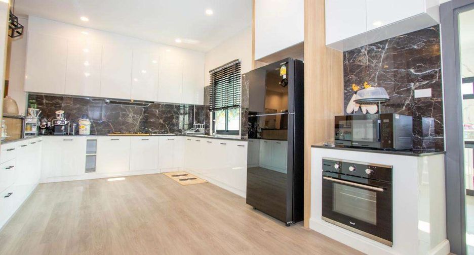 For rent 3 ベッドルーム house in Saraphi, Chiang Mai