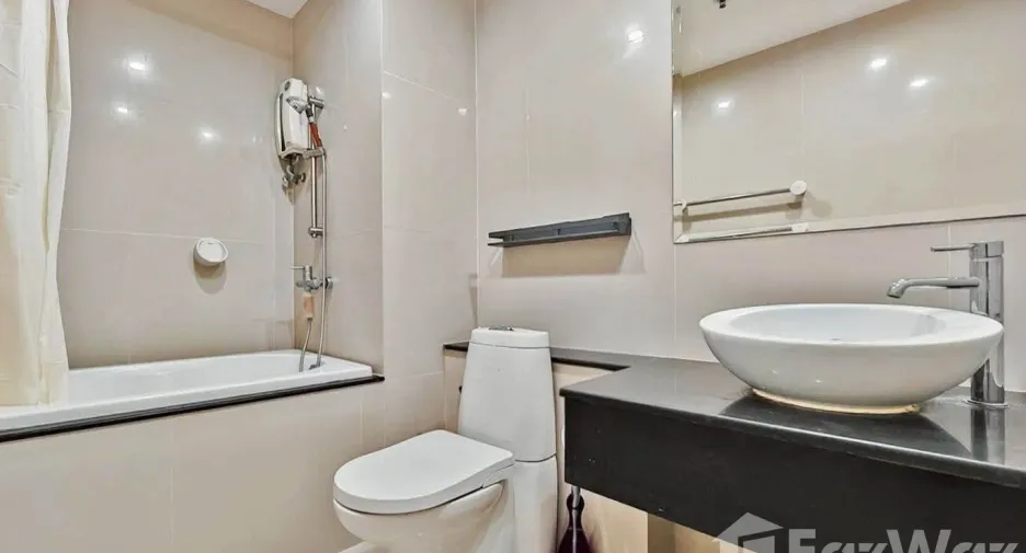 For rent 2 bedrooms condo in Khlong Toei, Bangkok