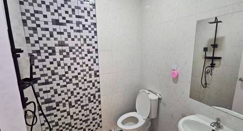 For rent 2 bedrooms townhouse in Bang Lamung, Chonburi