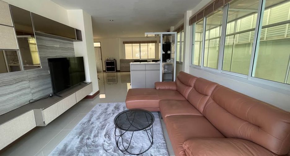 For rent 3 bedrooms house in Bang Lamung, Chonburi