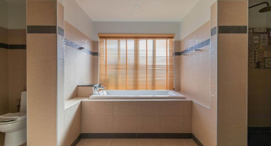 For rent 5 bedrooms house in Bang Lamung, Chonburi
