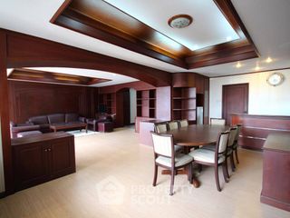 Apartamento en alquiler de 3 habitaciones en Khlong Toei, Bangkok