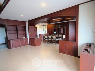 Apartamento en alquiler de 3 habitaciones en Khlong Toei, Bangkok