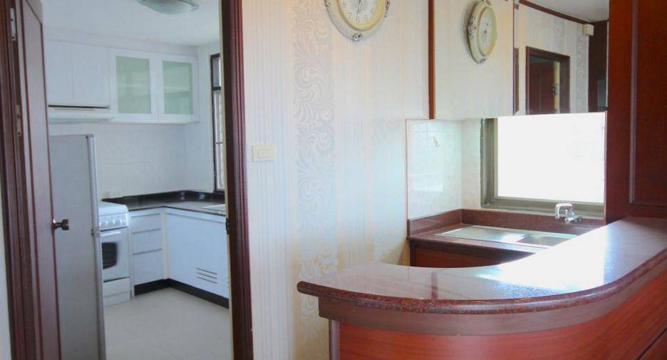 Apartamento en alquiler de 3 habitaciones en Khlong Toei, Bangkok