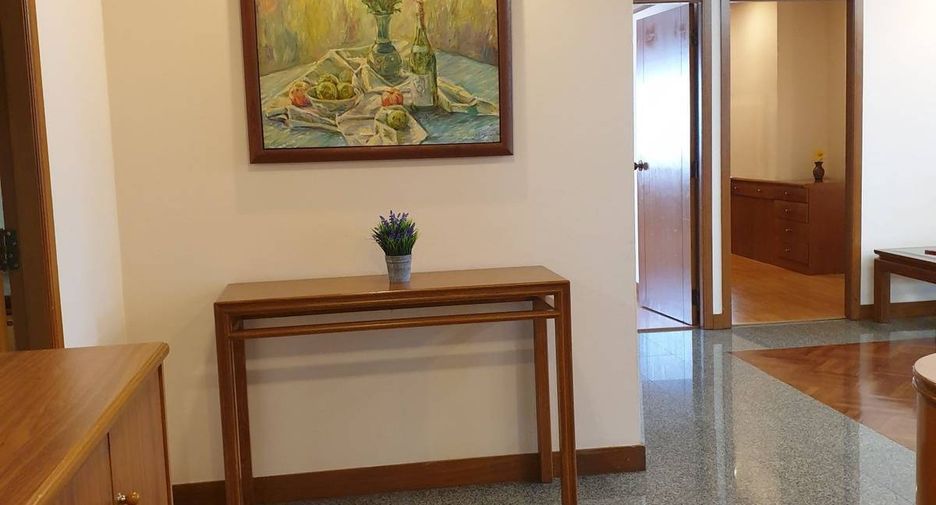 For rent 2 bedrooms condo in Watthana, Bangkok