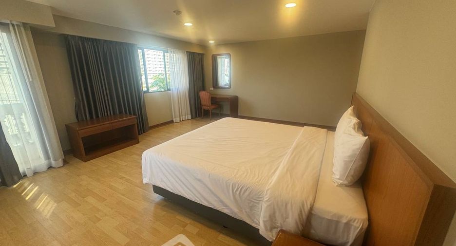 For rent 2 bedrooms condo in Watthana, Bangkok