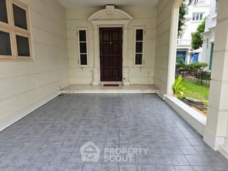 For rent 4 bedrooms townhouse in Phra Khanong, Bangkok