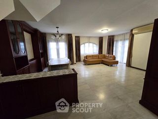 For rent 4 bedrooms townhouse in Phra Khanong, Bangkok