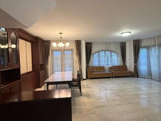 Reihenhaus zur Miete mit 4 Zimmer in Phra Khanong, Bangkok