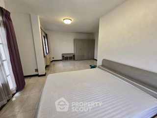 For rent 4 bedrooms townhouse in Phra Khanong, Bangkok