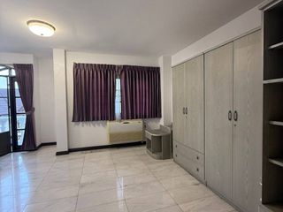 Reihenhaus zur Miete mit 4 Zimmer in Phra Khanong, Bangkok