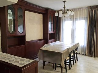 For rent 4 bedrooms townhouse in Phra Khanong, Bangkok