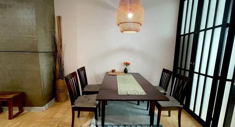 For rent 2 bedrooms condo in Khlong San, Bangkok