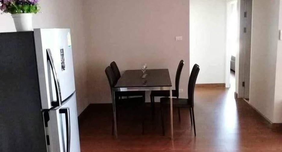 For rent 2 bedrooms condo in Huai Khwang, Bangkok