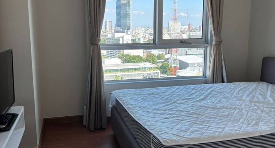For rent 2 bedrooms condo in Huai Khwang, Bangkok