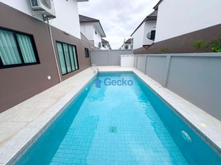Haus zur Miete mit 5 Zimmer in Bang Lamung, Chonburi