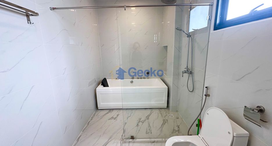 Haus zur Miete mit 5 Zimmer in Bang Lamung, Chonburi