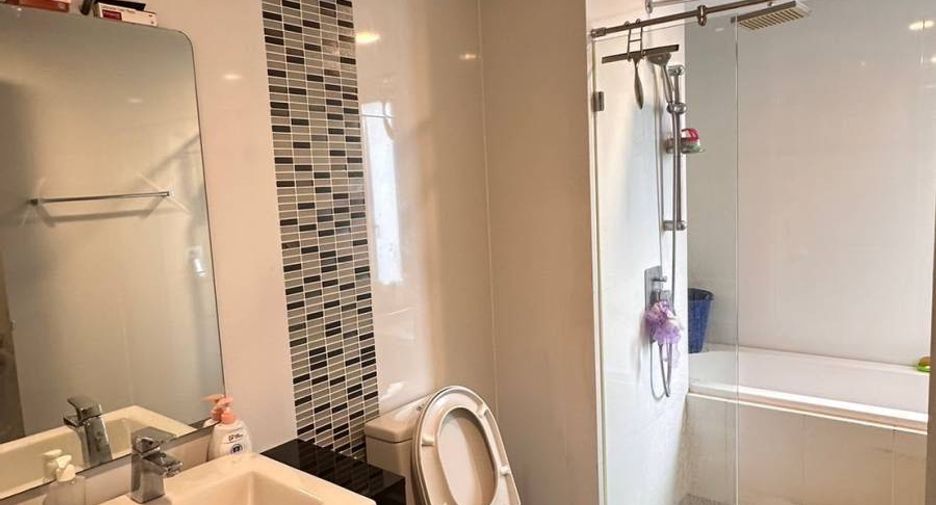 For rent 2 bedrooms condo in Khlong Toei, Bangkok