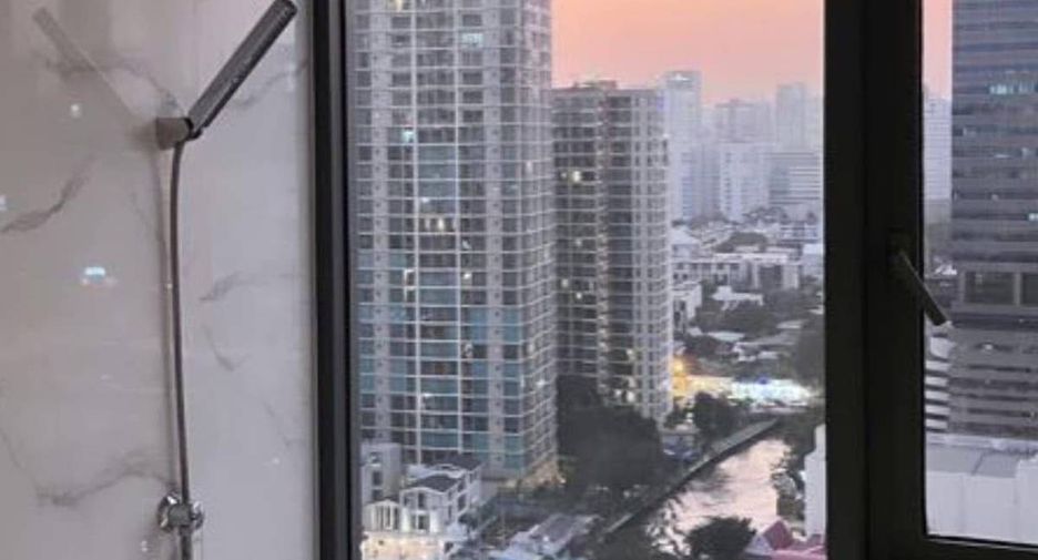 For rent 2 bedrooms condo in Watthana, Bangkok