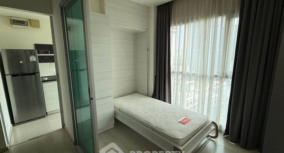 For rent 2 bedrooms condo in Huai Khwang, Bangkok