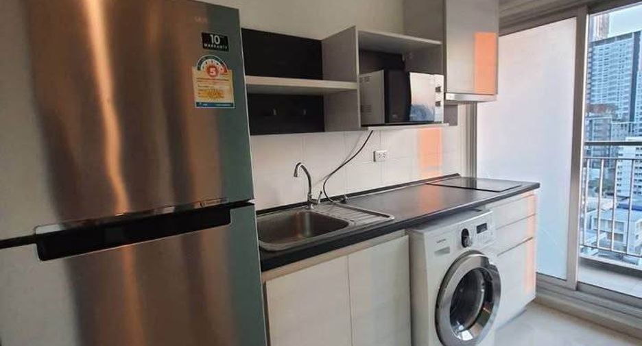 For rent 2 bedrooms condo in Huai Khwang, Bangkok