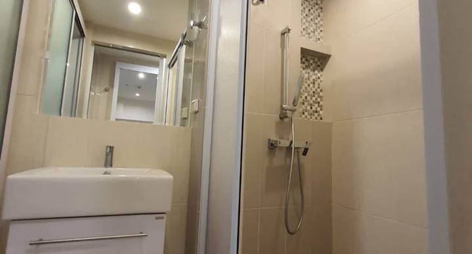 For rent 2 bedrooms condo in Huai Khwang, Bangkok