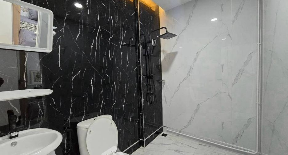 Casa adosada en alquiler de 4 habitaciones en Bang Lamung, Chonburi
