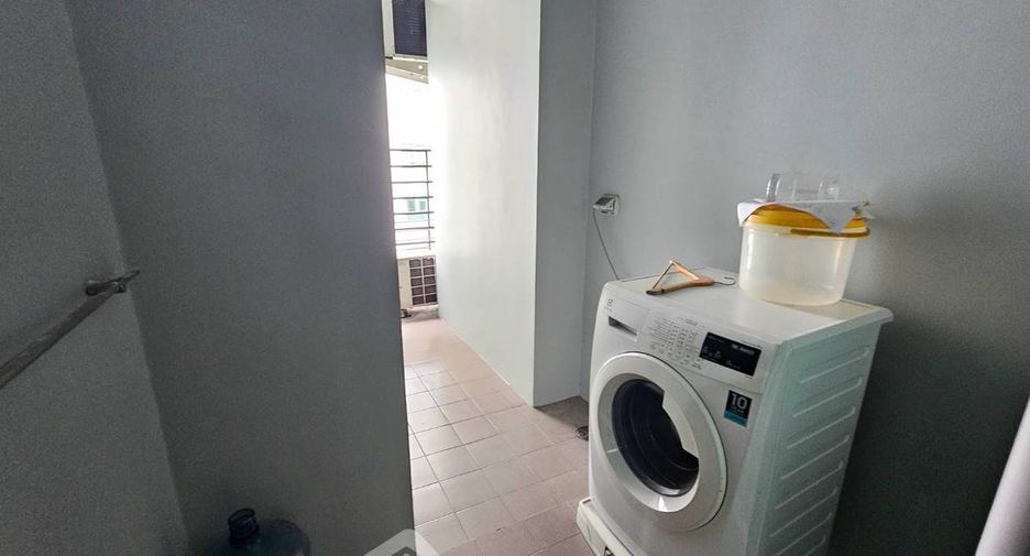 For rent 2 bedrooms condo in Huai Khwang, Bangkok