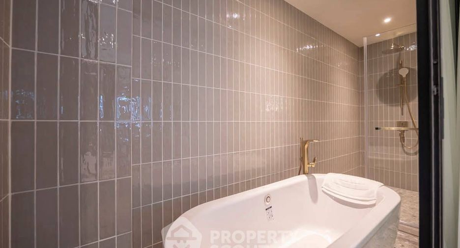 For rent 2 bedrooms condo in Khlong Toei, Bangkok