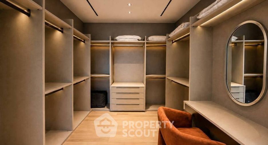For rent 3 bedrooms condo in Sathon, Bangkok