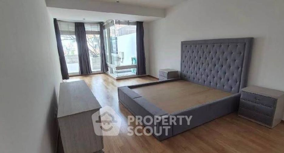 For rent 3 bedrooms condo in Sathon, Bangkok