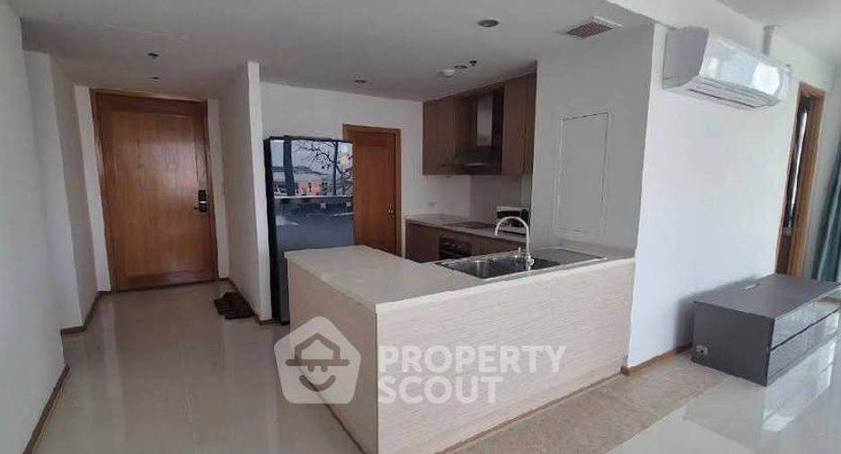 For rent 3 bedrooms condo in Sathon, Bangkok